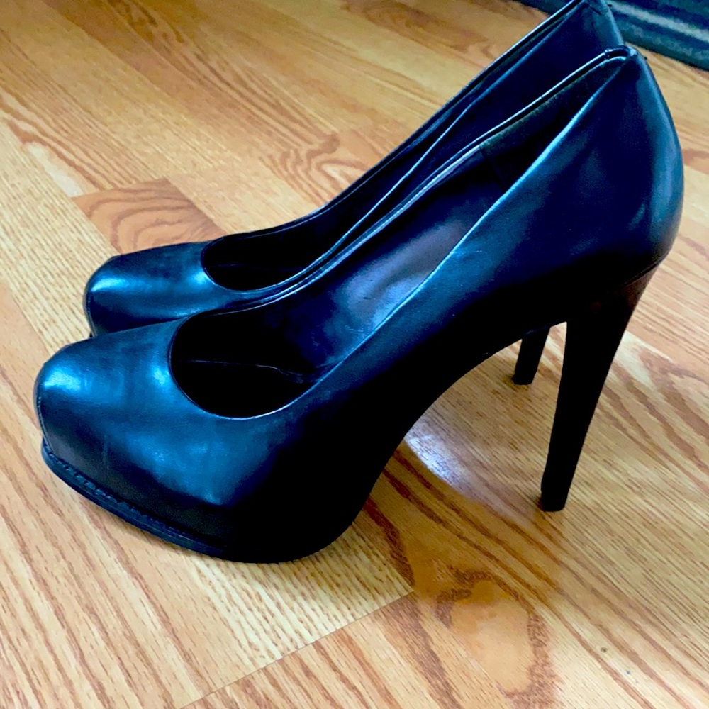 Simply Vera Vera Wang 8.5 platform pumps